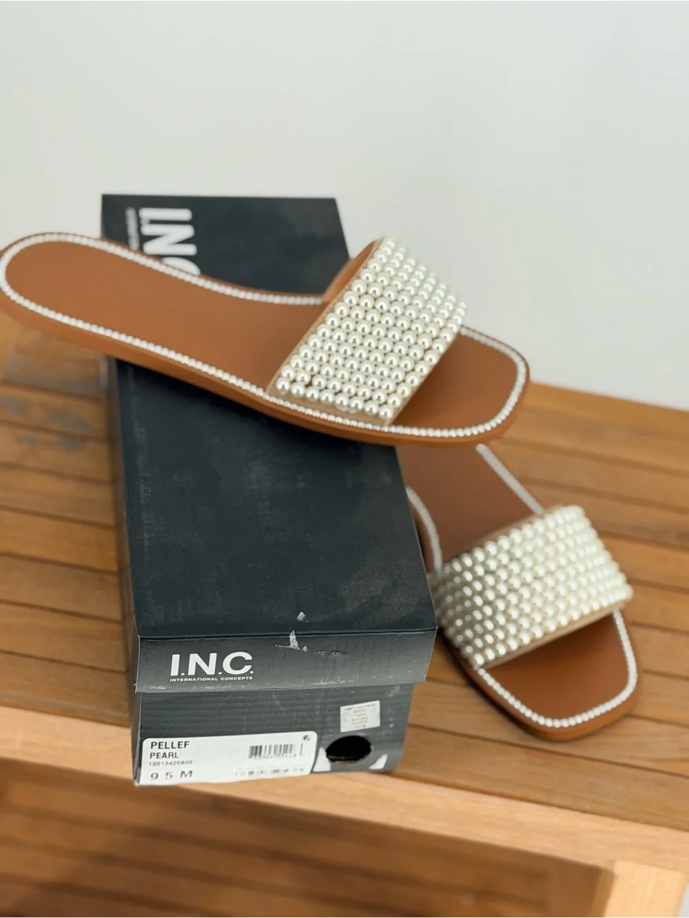 New INC PELLEF Women’s Pearl-Embellished Slide Sandals in Cream size 9.5M